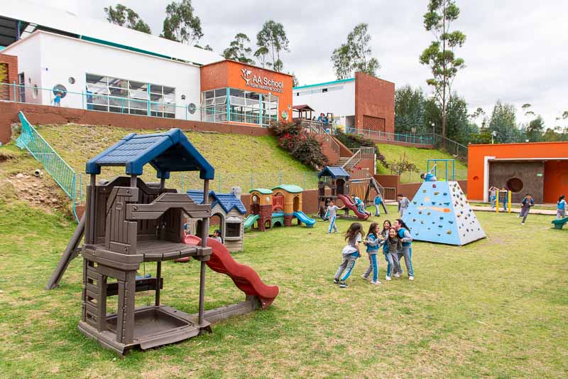 Descubre Asian American School en Cuenca