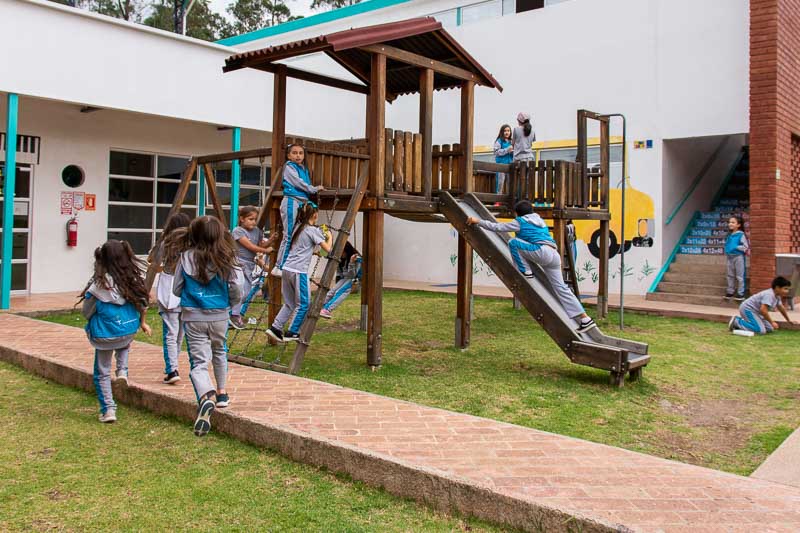 Descubre Asian American School en Cuenca